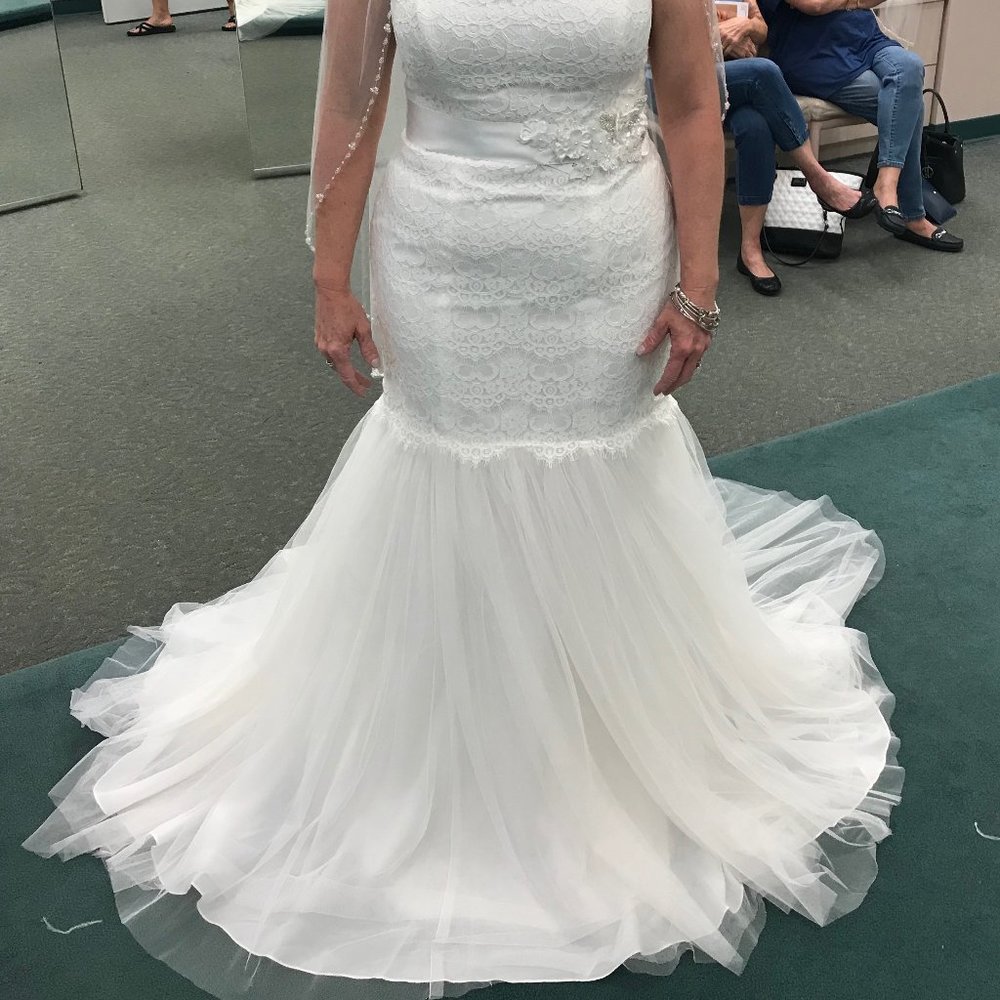 Wedding Dress Strapless Lace Trumpet w/Tulle Skirt - Picture 6 of 8